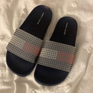 Tommy Slides